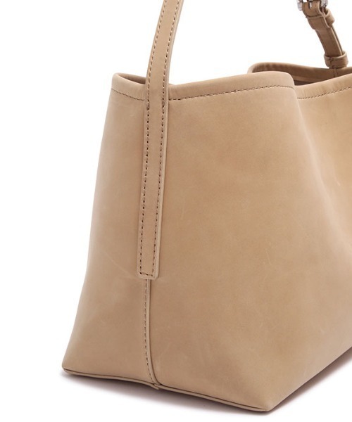 ETRE TOKYO（エトレトウキョウ）の「ナローショルダーランドスケープ