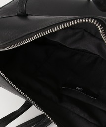 ONE.（ワンドット）の「【ONE.ワンドット】 / レザースクエアミニ