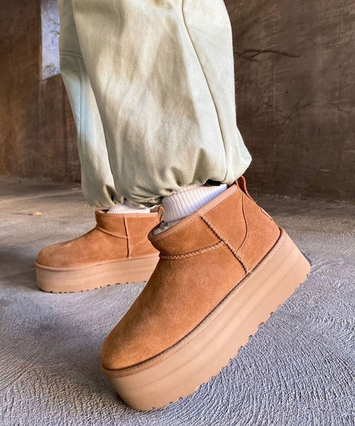 UGG（アグ）の「UGG W CLASSIC ULTRA MINI PLATFORM / アグ