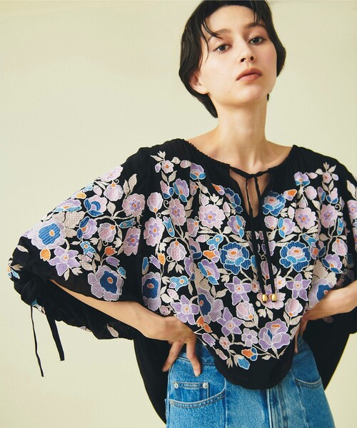 GRACE CONTINENTAL（グレースコンチネンタル）の「マルチフラワー刺繍