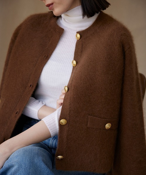 anuans（アニュアンス）の「ラクーンブレンドノーカラーニット