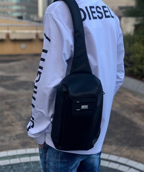 未使用級極美DIESEL ディーゼル ボディバッグ斜めがけビッグロゴ