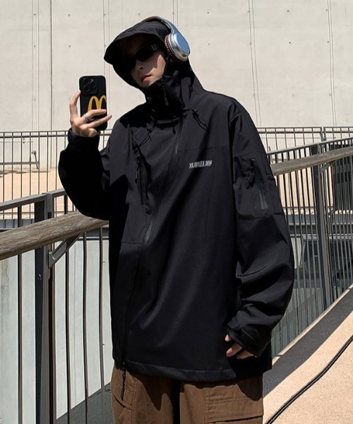 MGV（エムジーヴィー）の「ユニークジップテックナイロンジャケット
