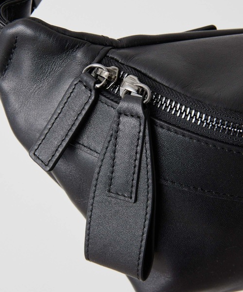 ear PAPILLONNER（イアパピヨネ）の「《牛革》ボディバッグ/ウエスト