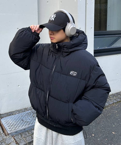 ADAMASTE（アダマスト）の「semi crop padded hood jacket（water