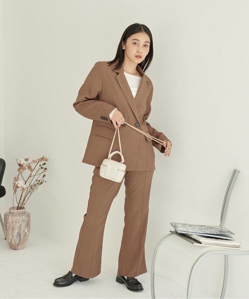 ECRIRE（エクリール）の「ダブルジャケット＋フレアパンツ