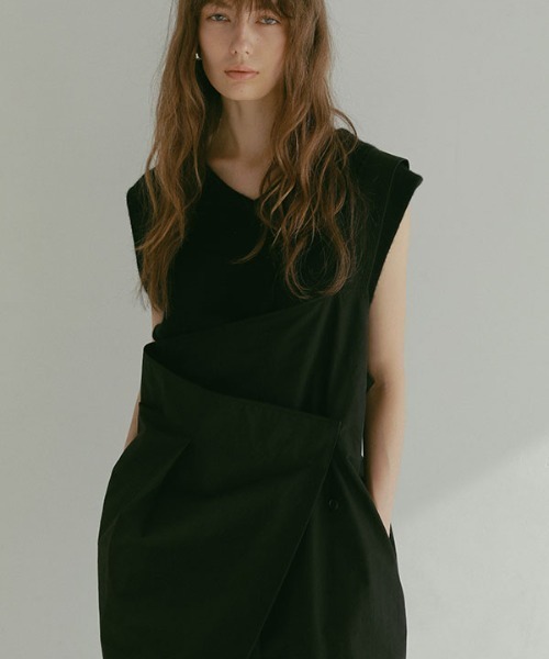 ETRE TOKYO（エトレトウキョウ）の「ワンショルダーラップワイドパンツ