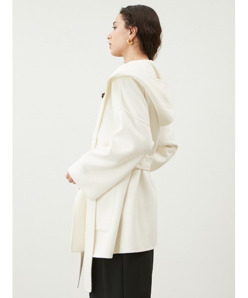 Mila Owen（ミラオーウェン）の「共布ベルト付ハーフ丈フードリバー