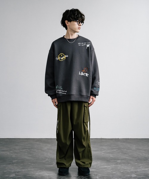 オーバーサイズ落書き総柄 裏起毛スウェットトレーナー（スウェット