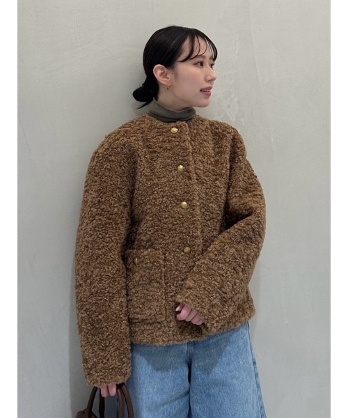 Mila Owen（ミラオーウェン）の「金釦ノーカラーコンパクトボア