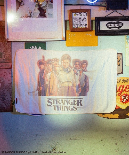 セール】□STRANGER THINGS×MINNETONKA フリースブランケット
