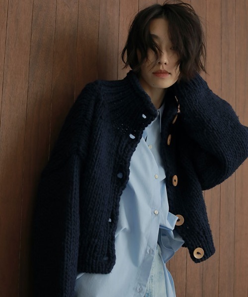 ETRE TOKYO（エトレトウキョウ）の「スタンドネックハンドニット