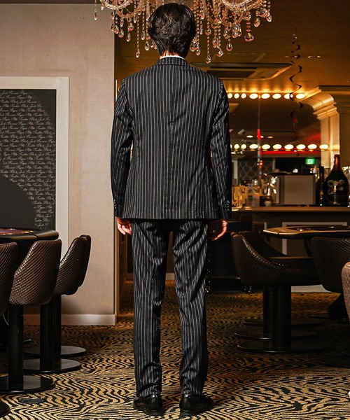 prism; JULIUS 黒 ストライプ織り柄スリムフィットスーツ サイズ1