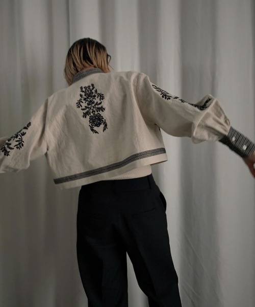 Ameri（アメリ）の「MEDI VINTAGE FLOWER EMBROIDERY SHIRT（ノー