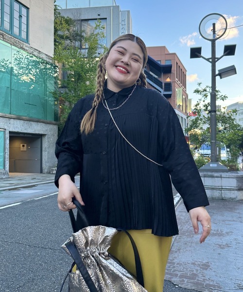 ear PAPILLONNER（イアパピヨネ）の「《いくまり監修》アシメプリーツ