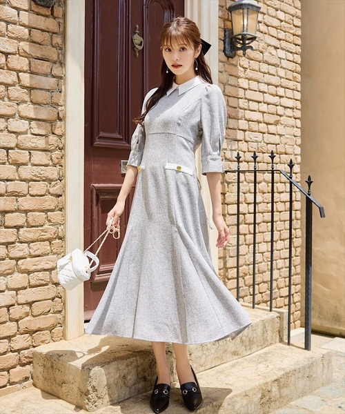 SWINGLE（スウィングル）の「バイカラー衿金ボタンデザインワンピース