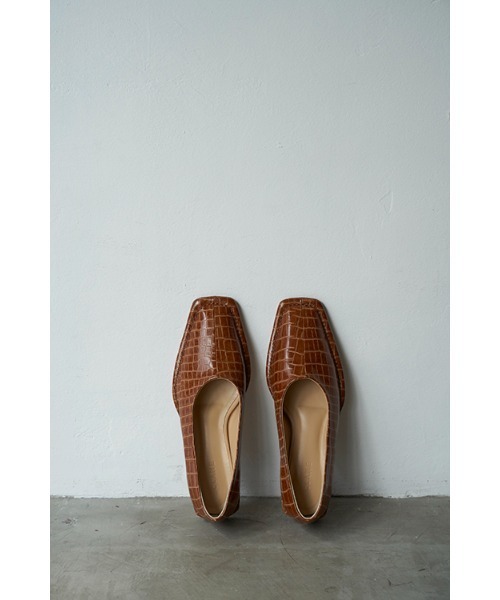 CLANE OUTSTITCH SQUARE FLAT SHOES