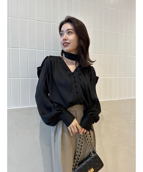 anuans（アニュアンス）の「フォルムスリーブタイブラウス（シャツ