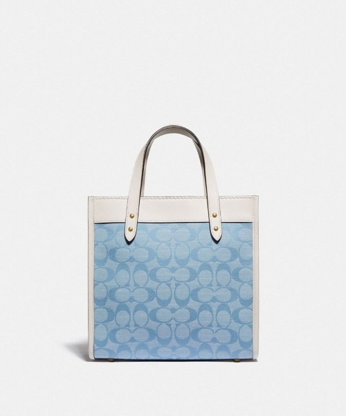 COACH（コーチ）の「フィールド トート 22 シグネチャー シャンブレー