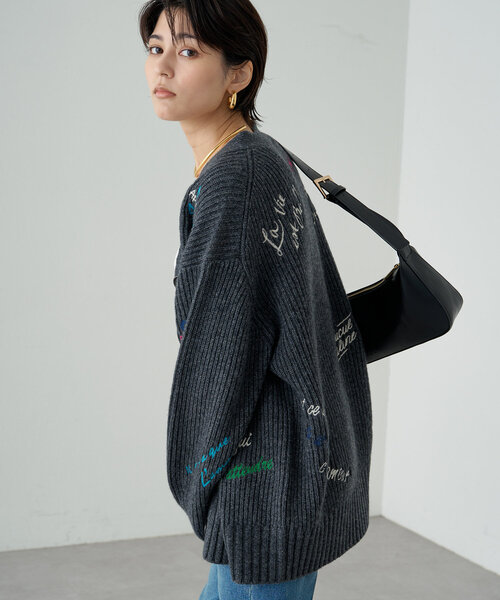 LOUNGEDRESS（ラウンジドレス）の「ロゴ刺繍カーディガン（ニット