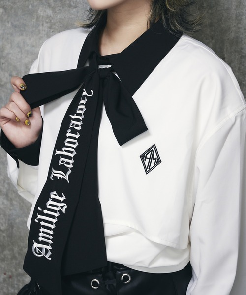 Amilige（アミリージュ）の「刺繍リボンネクタイ付きバイカラーシャツ