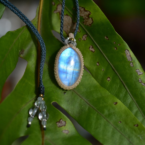 虹色グラデーション☆高品質☆レインボームーンストーン マクラメ