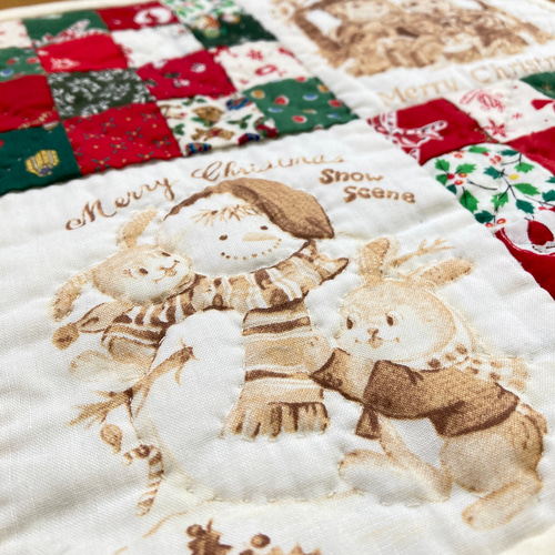 四角つなぎとクリスマスのパッチワークタペストリーa パッチワーク