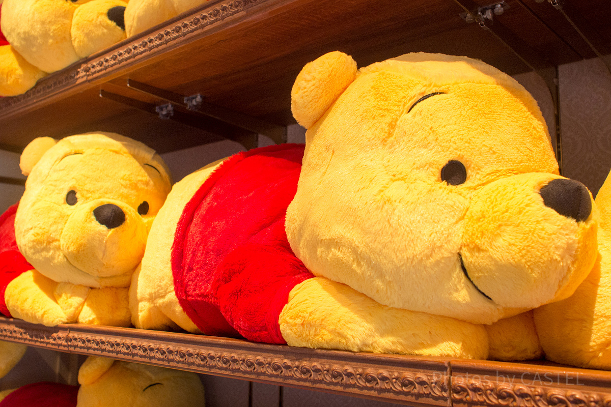 プーさん抱きまくらぬいぐるみ（Mサイズ）| キャステル | CASTEL