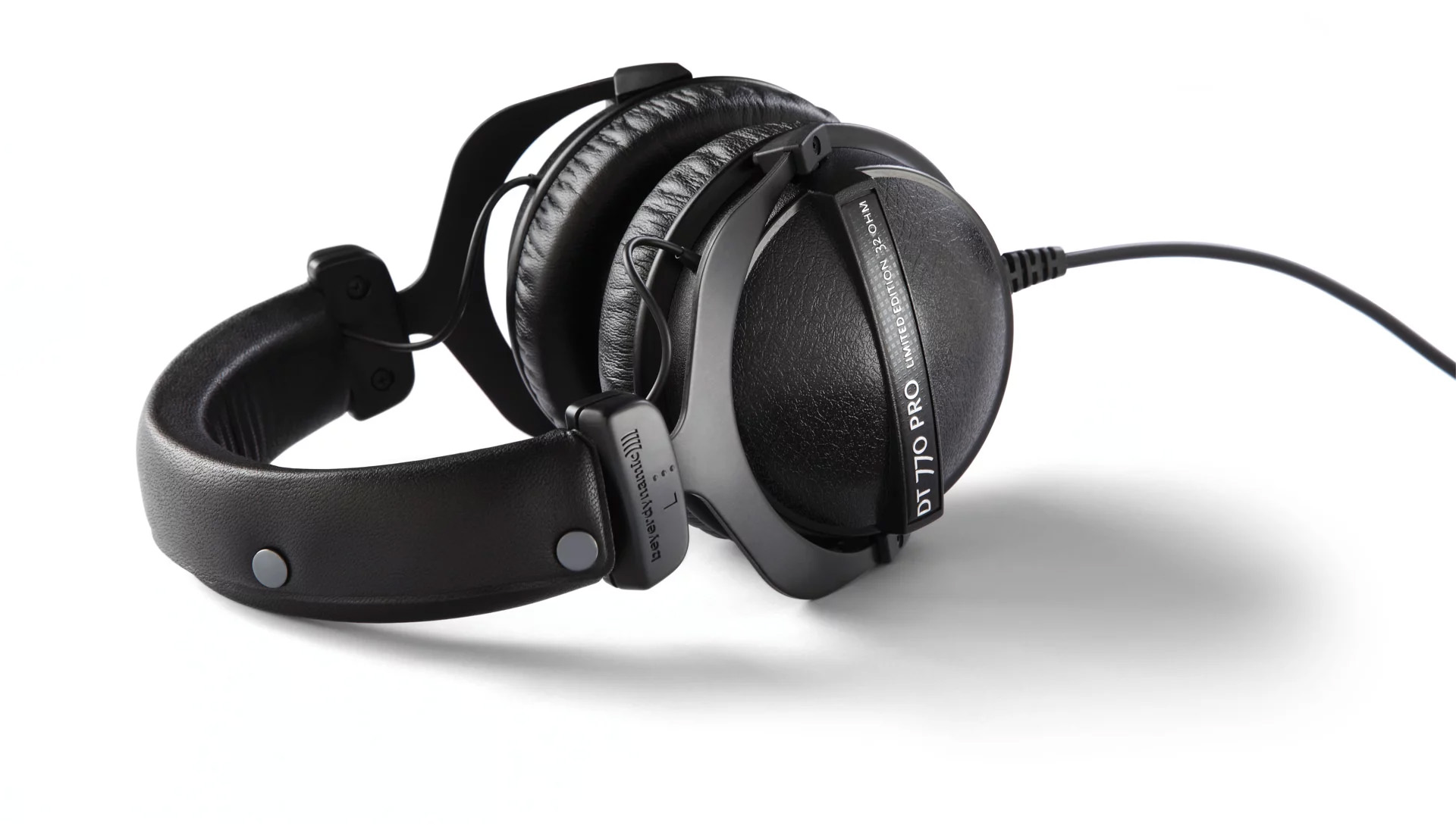 Beyerdynamic DT 770 Pro 250 Ohm Studio Headphones - Newegg.com