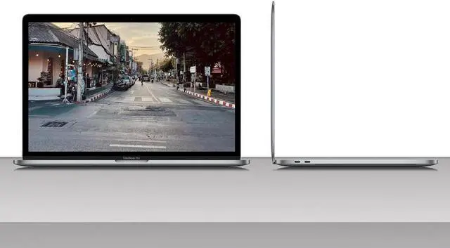 Refurbished: Mid 2017 Apple MacBook Pro with 3.1GHz Core i7 I7