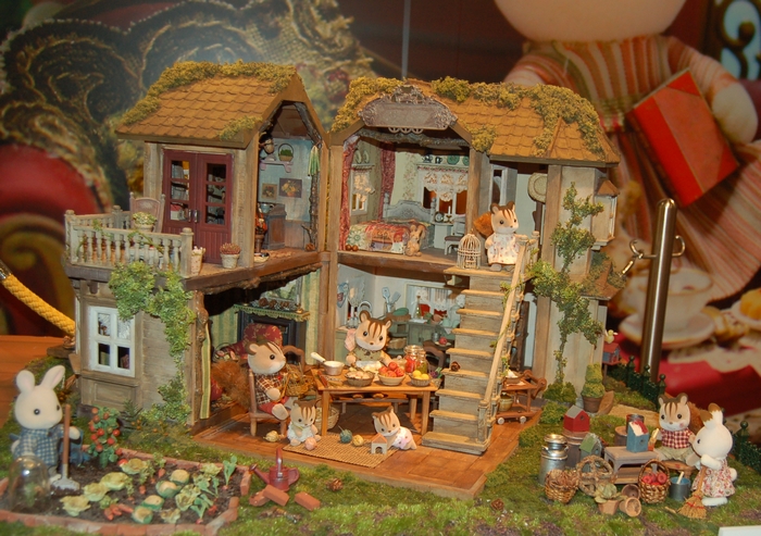 ドールハウス作家が独創性のあるシルバニアの世界を紡ぎ出す