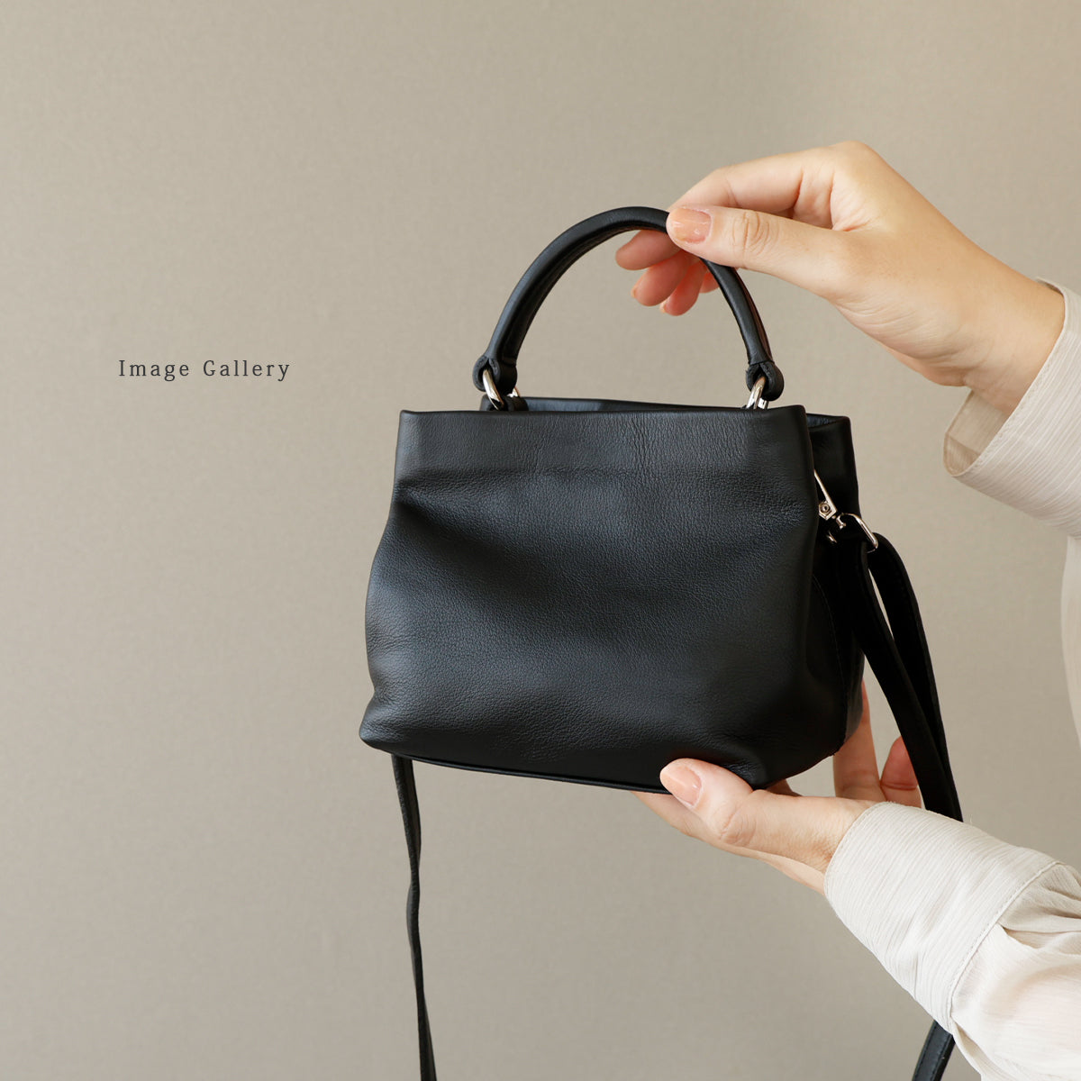 カーフスキン ショルダーバッグ レディース ミニバッグ 軽い