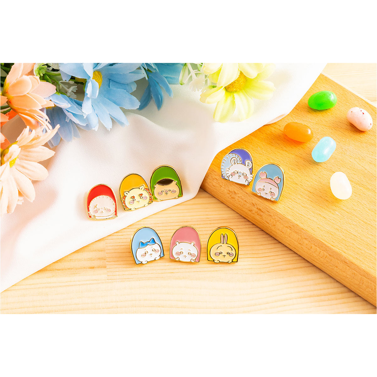 ちいかわ 東京みやげ ちっちゃなピンバッジ（窓からハチワレ） | ちい