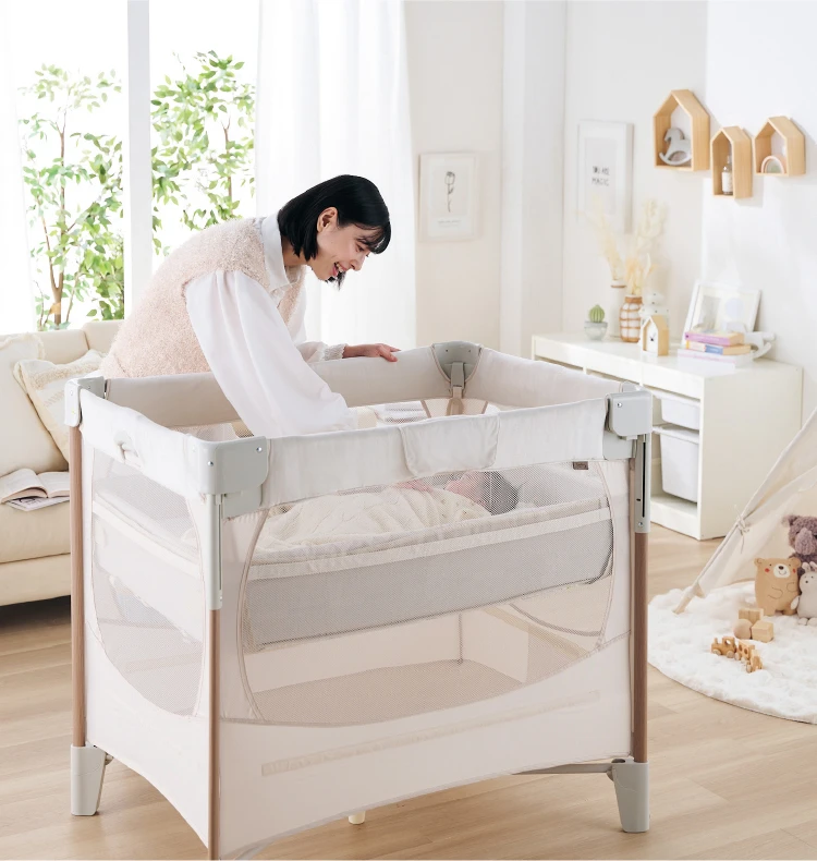 コンパクトにたためるベビーベッド「ココネルエアーリュクス