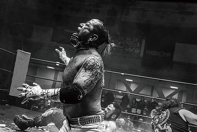 プロレスラー葛西純さんがデスマッチに懸けた半生に迫る