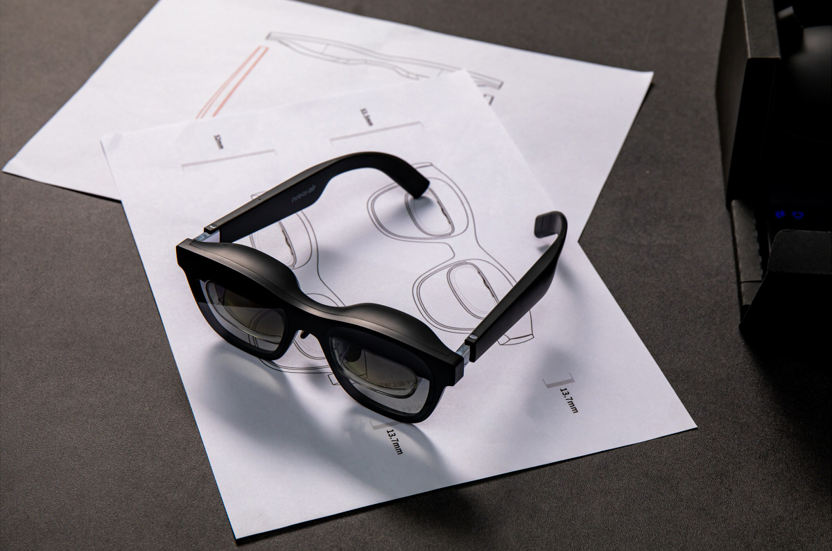 XREAL Air(旧Nreal Air)を実機レビュー！スマートグラスの魅力と活用法