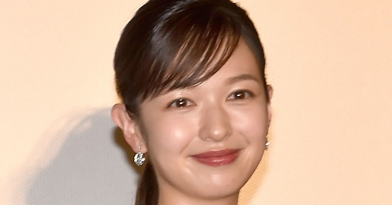 森絵梨佳、超ミニ美脚で“ジャンプ”「ズキューン！」「弾けてますねーー