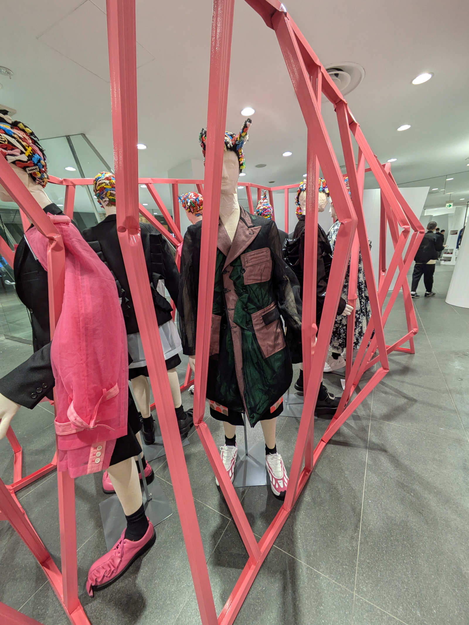 コムデギャルソン青山店 オムプリュス インスタレーション: いろいろな