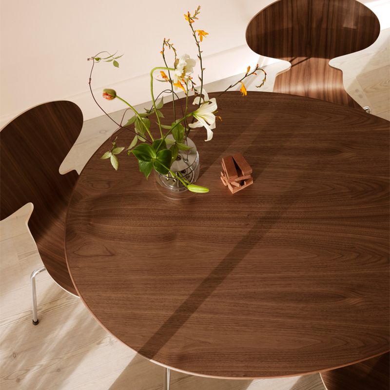 FRITZ HANSEN（フリッツ・ハンセン）EGG TABLE（エッグテーブル