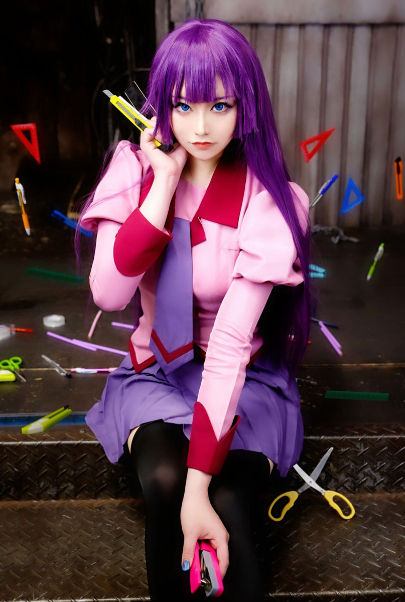 コスプレイヤーUmi『化物語』戦場ヶ原ひたぎのキャラ髪をぱっつんと束