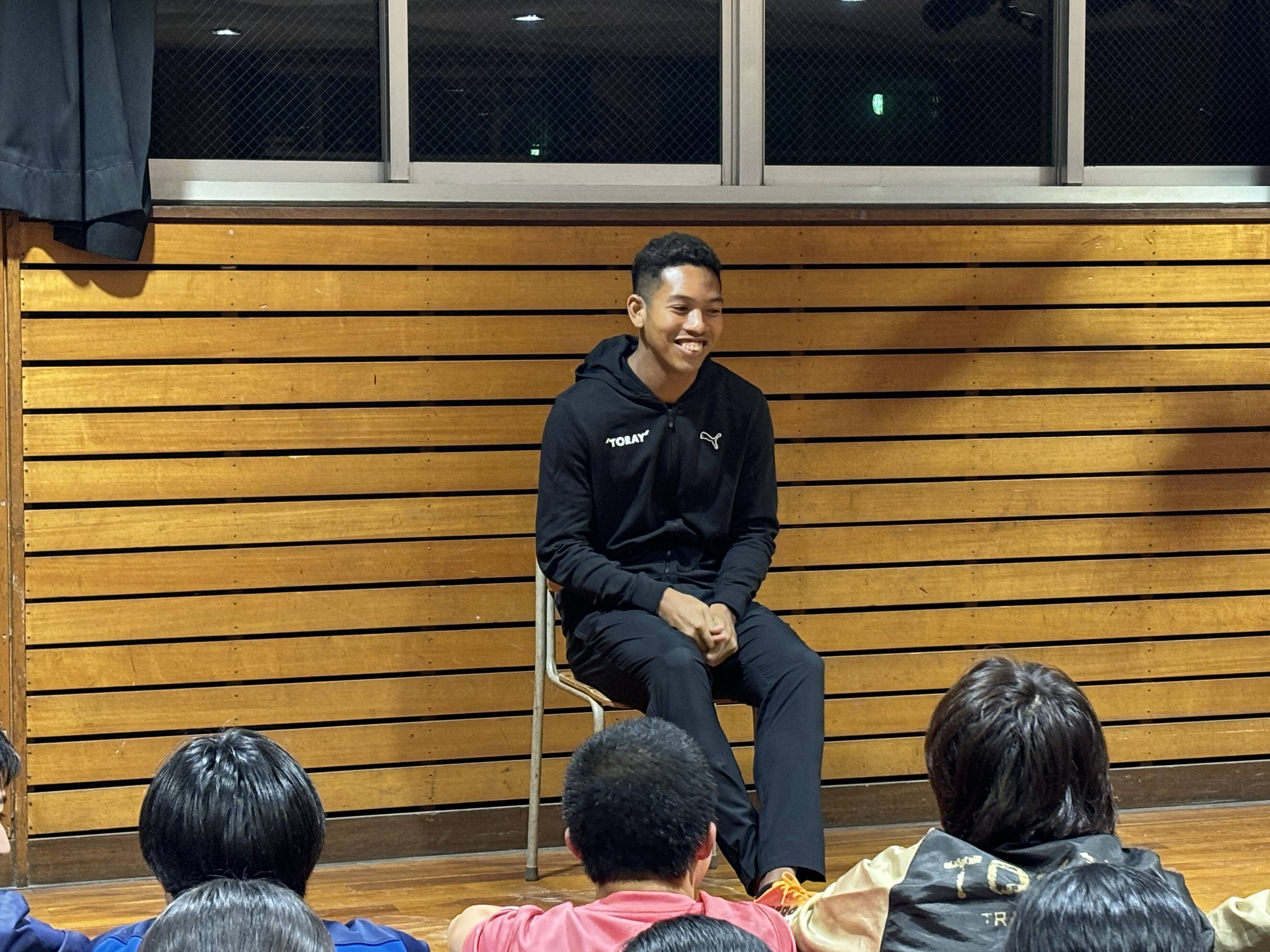 サニブラウンが原宿の中学校を〝突撃〟訪問 陸上部員へ「今後の競技