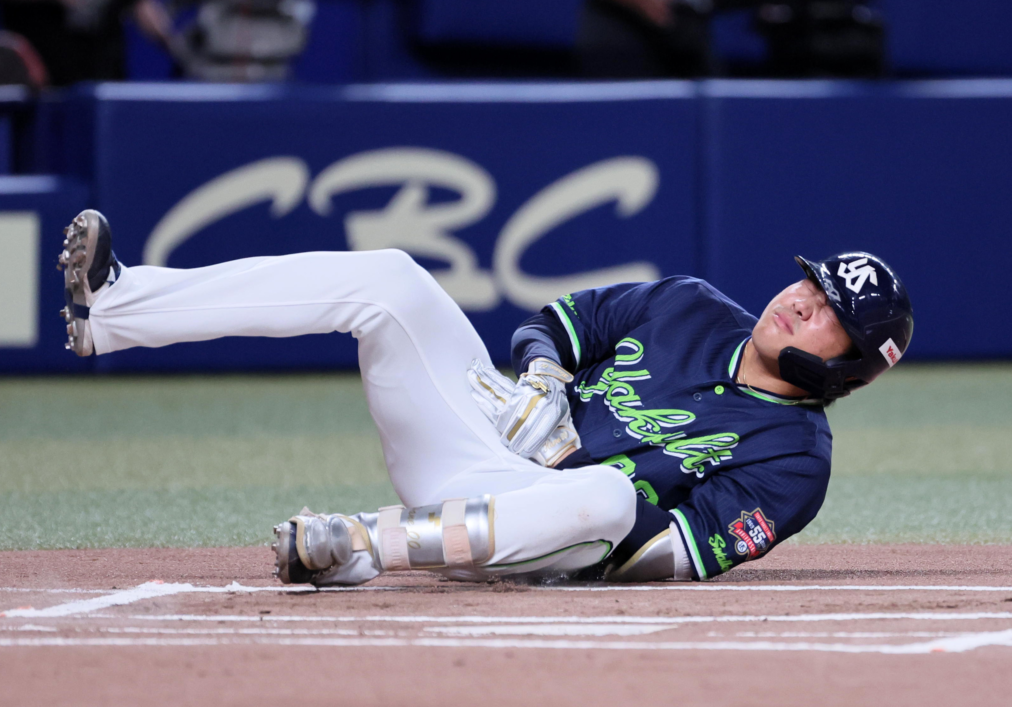 ヤクルト・赤羽由紘、左手甲に死球受け1打席で交代 後半戦は打率