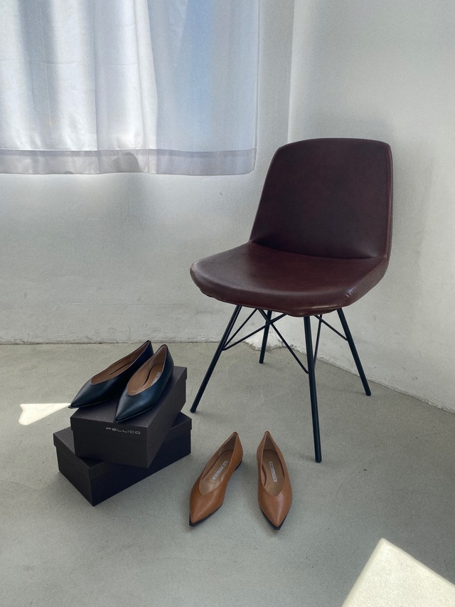 イタリアのブランド「PELLICO（ペリーコ）」のフラットパンプスを店舗