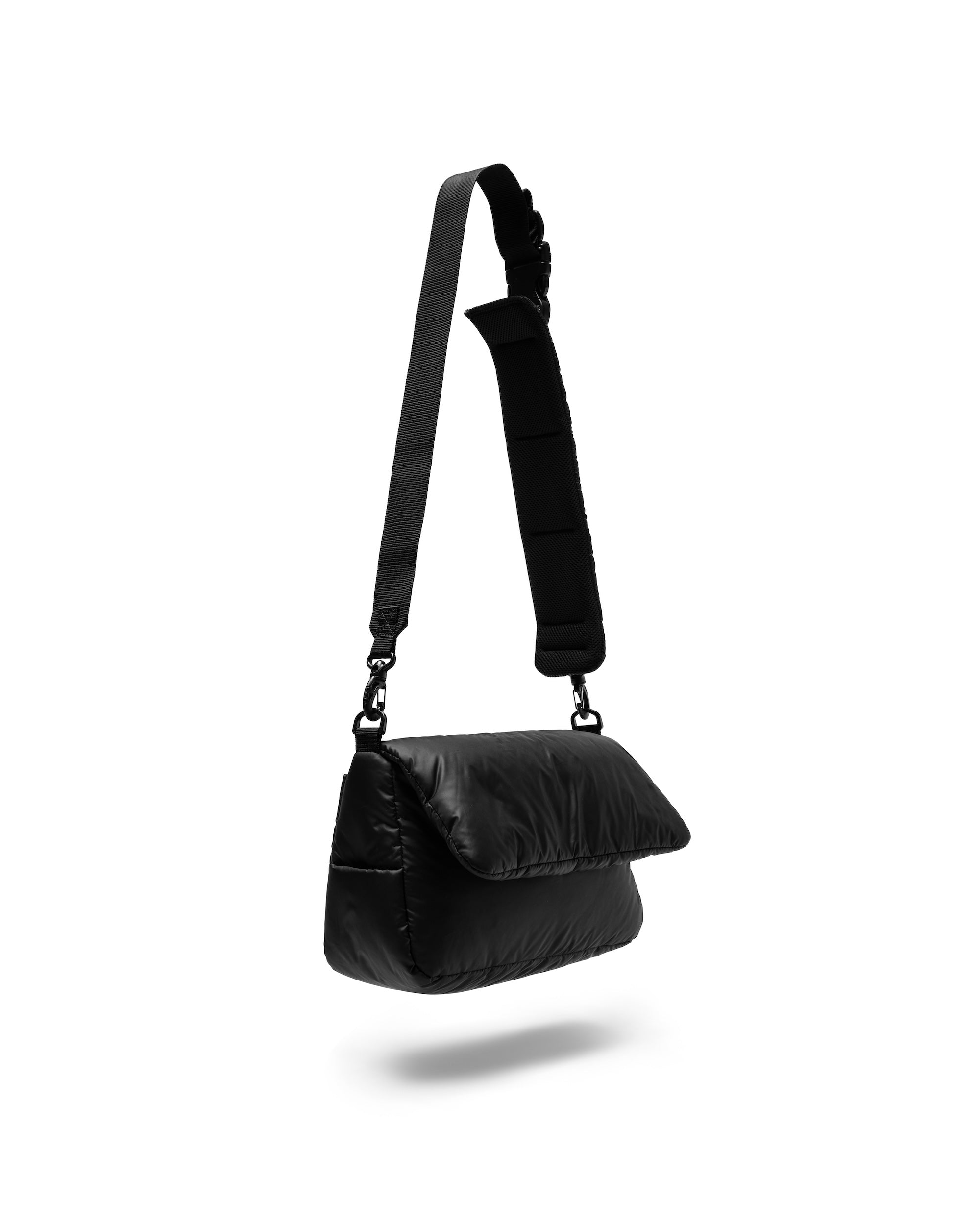 PADDED FLAP HOLIDAY BAG(BLACK)