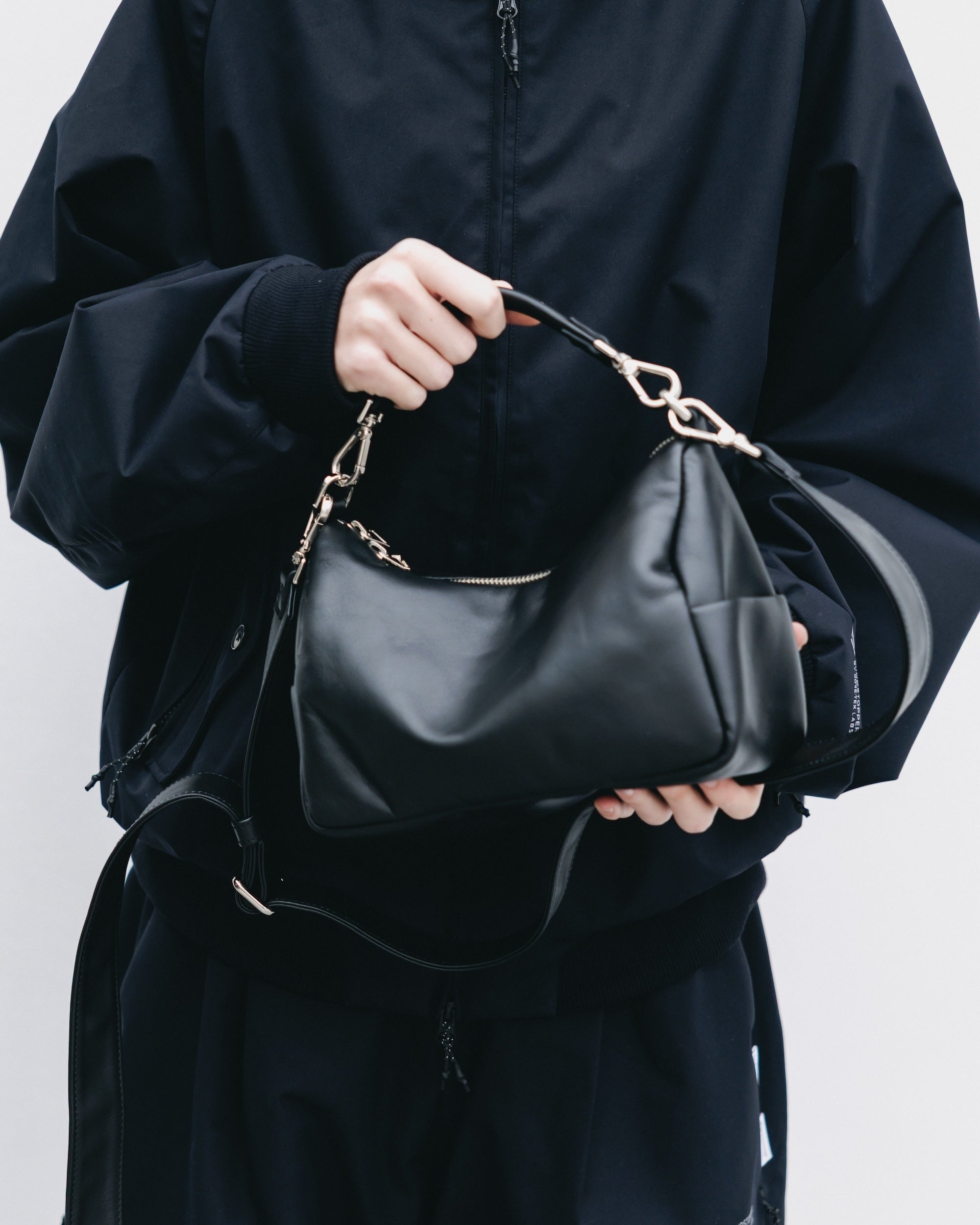 2.11 WED 20:00- IN STOCK】LEATHER DAYOFF BAG MINI (BLACK)