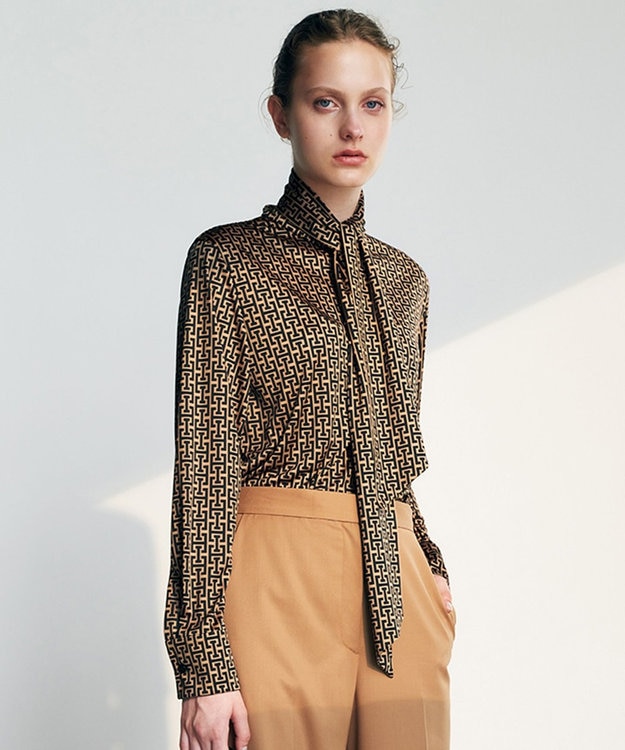 30th ANNIVERSARY】 モノグラムプリントスムース ボウタイブラウス