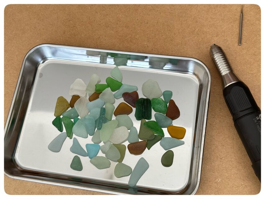 東京のガラスのワークショップ：シーグラス穴あけ体験！ | Craftie