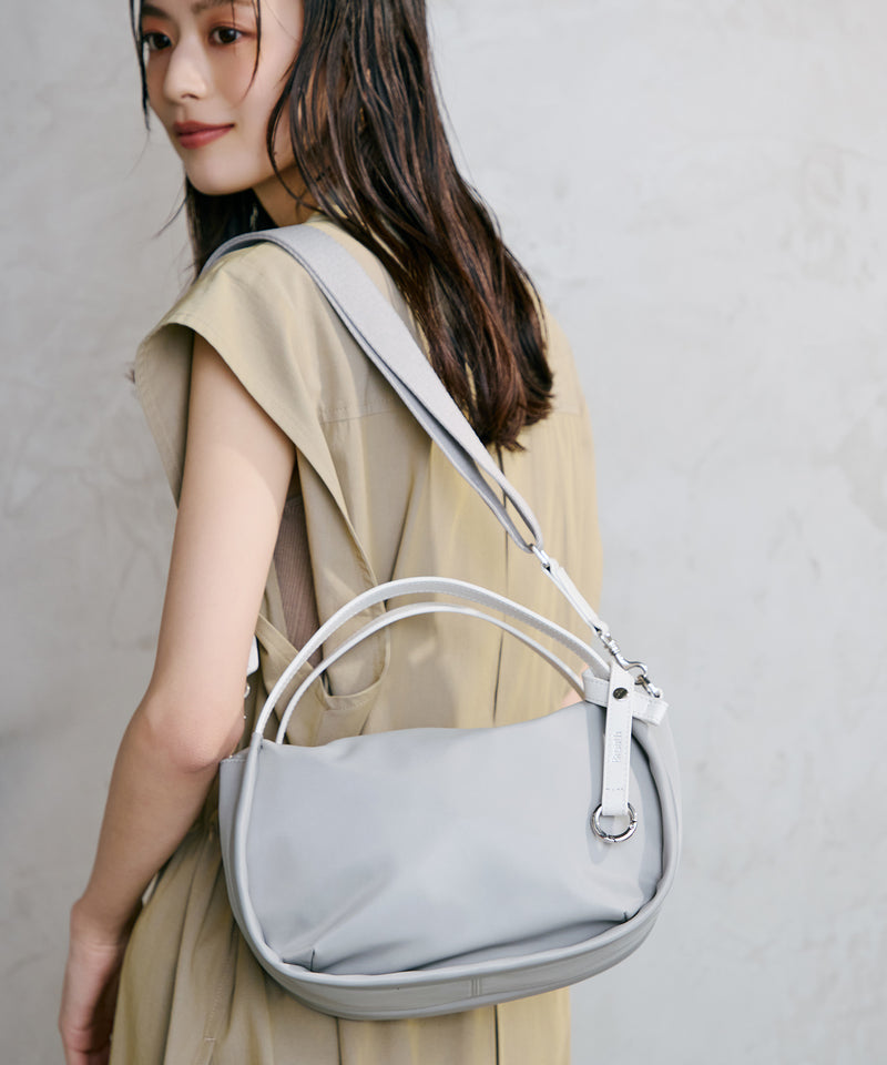 撥水】ツヤ ナイロン ショルダー付き ラウンド トートバッグ – TOPKAPI