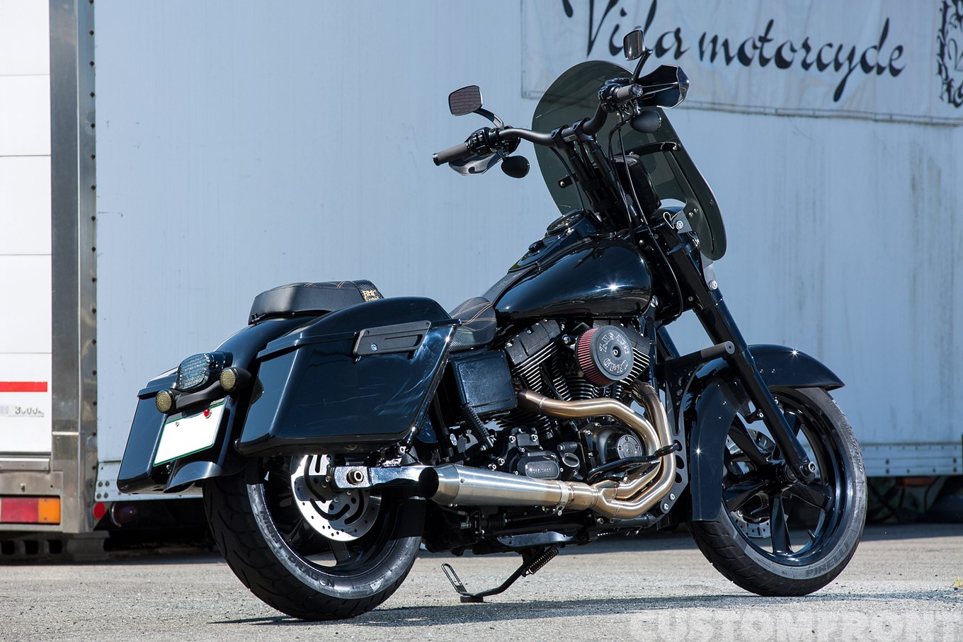 ハーレー スイッチバック FLDのクラブスタイルカスタム・ヴィダ