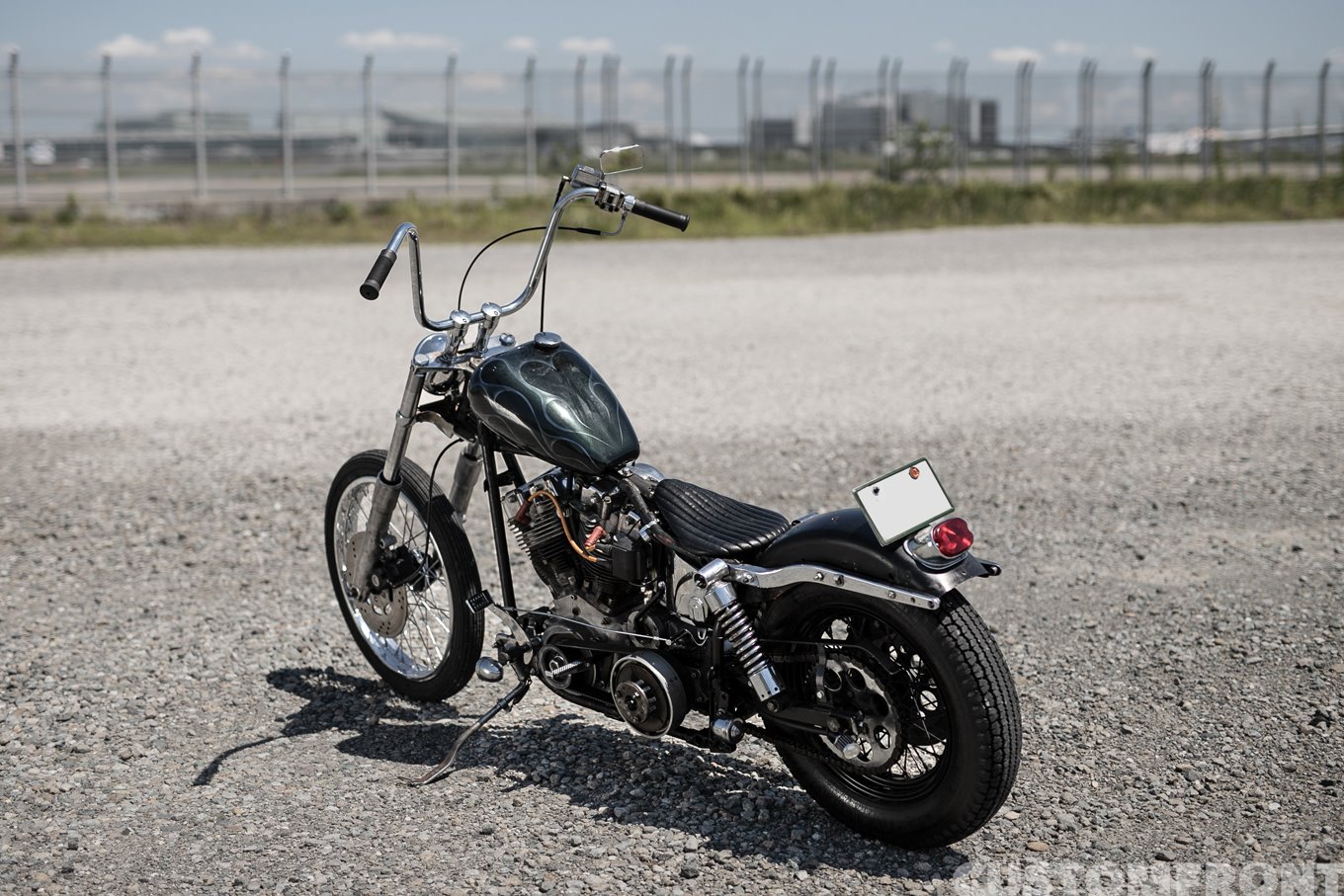 リライドカスタムアンドサービスのハーレーのショベルヘッドチョッパー